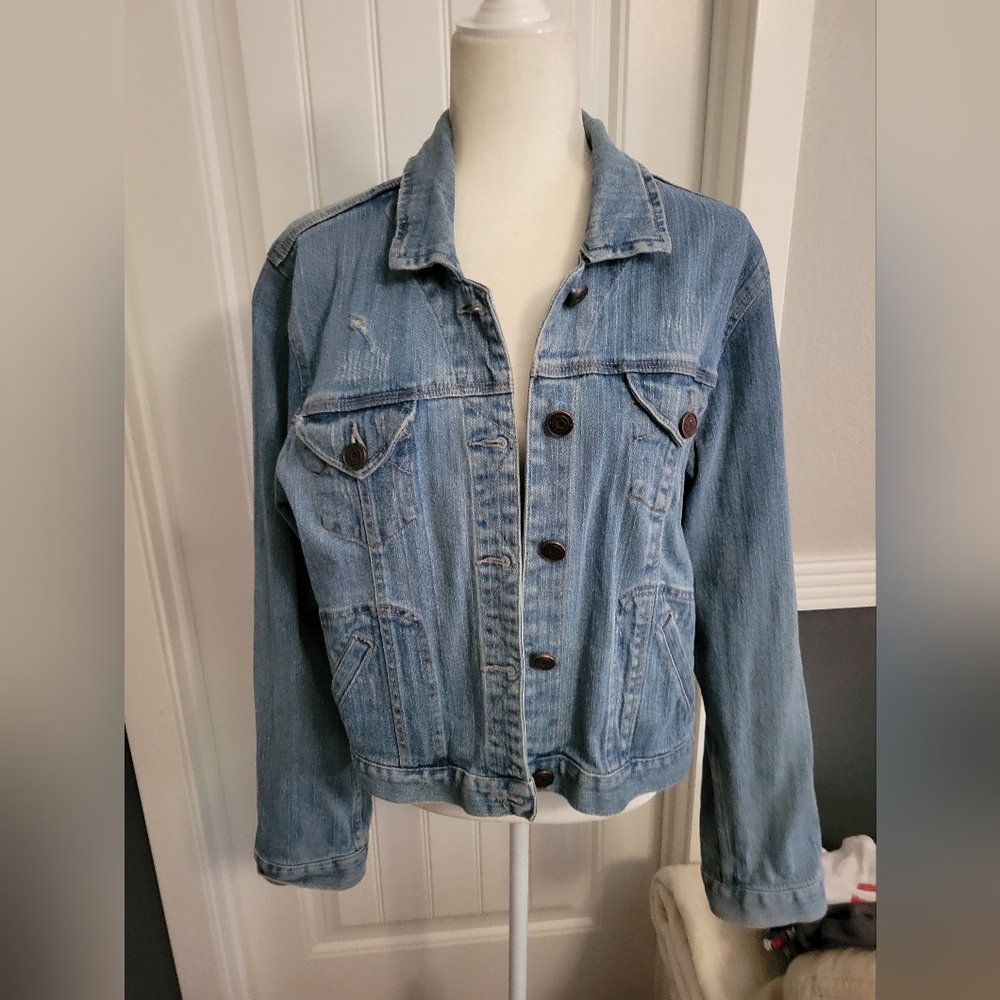 Distressed crop jeans jacket